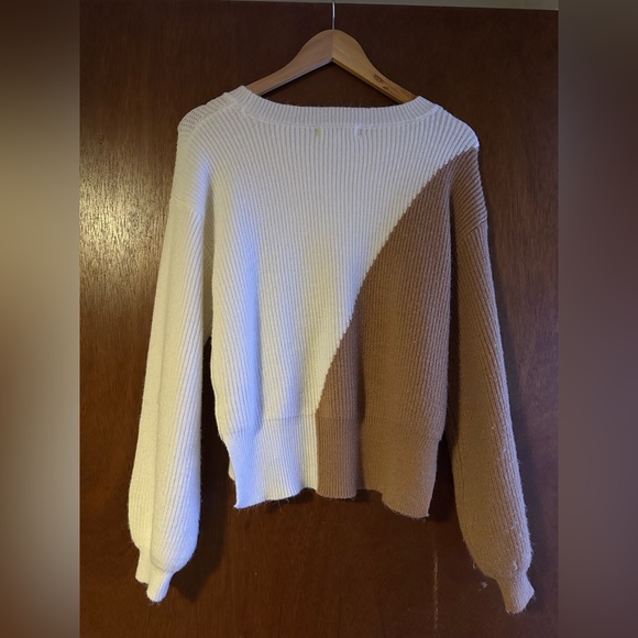 FRANCESCAS Sweater - Picture 2 of 2